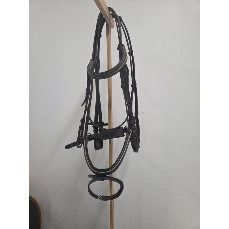Sort trense med s�lv pipe inkl. t�jler str. X-Full OBS tr�nger til pudsning