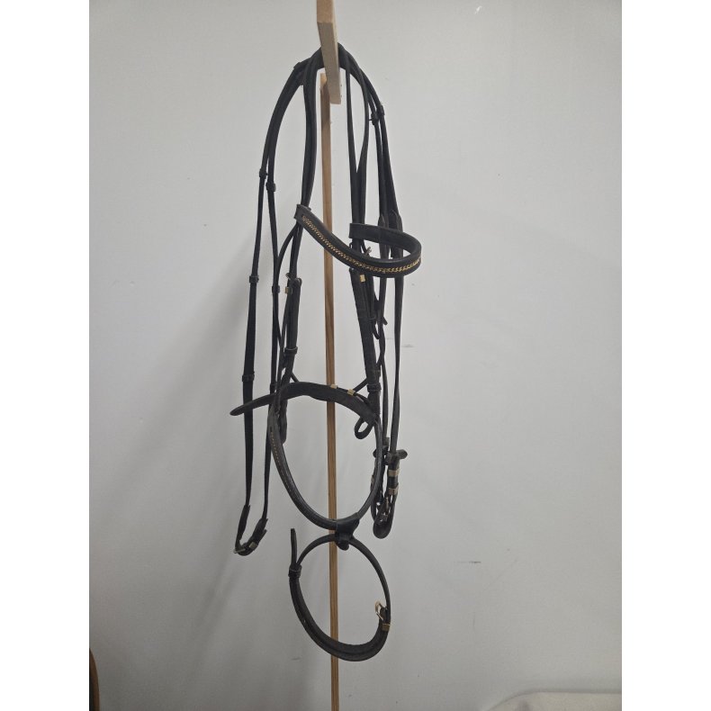 Sort trense med Guld detaljer inkl. t�jler str. Full OBS tr�nger til pudsning