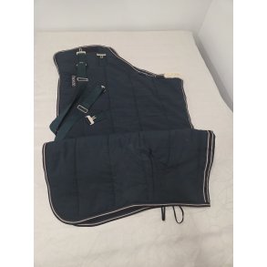 M�rkegr�nt Staldd�kken fra Horze 200 g. Brugt 1 gang str. 105