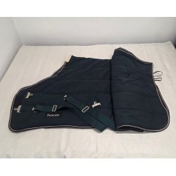 M�rkegr�nt Staldd�kken fra Horze 200 g. Brugt 1 gang str. 105