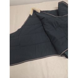 M�rkegr�nt Staldd�kken fra Horze 200 g. Brugt 1 gang str. 105