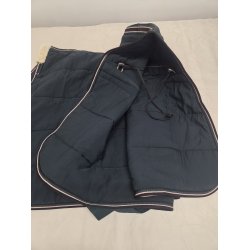 M�rkegr�nt Staldd�kken fra Horze 200 g. Brugt 1 gang str. 105