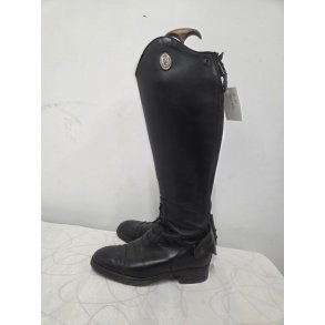 Italienske Springst�vler str. 37 brugt f� gange inkl. st�vletaske og stiver. 