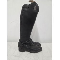 Italienske Springst�vler str. 37 brugt f� gange inkl. st�vletaske og stiver. 